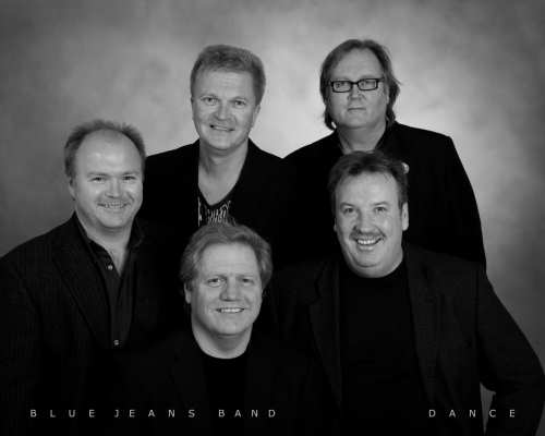 BLUE JEANS BAND – en musikalsk bauta av et band!